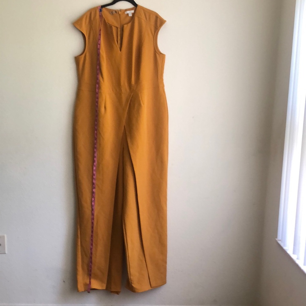 New York & Company mustard yellow, wide leg, tulip opening